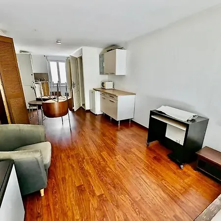 Spacieux - Calme & Equipe Avec Wifi Apartment